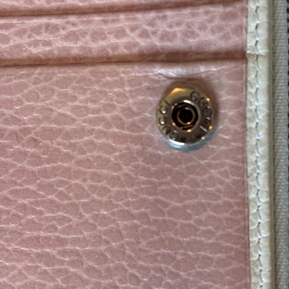 Gucci Marmot White Pebbled Leather Zip Wallet with Gold Bow Accent EUC - Picture 5 of 9